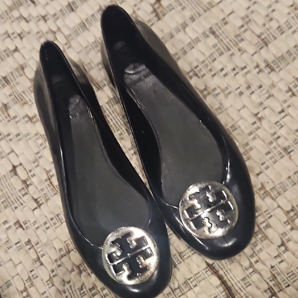 TORY BURCH Black Jelly Ballet Flats with Silver Logo.